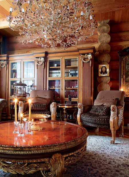 Мебель в доме из натурального дерева