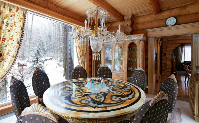 Использование натурального дерева на кухне