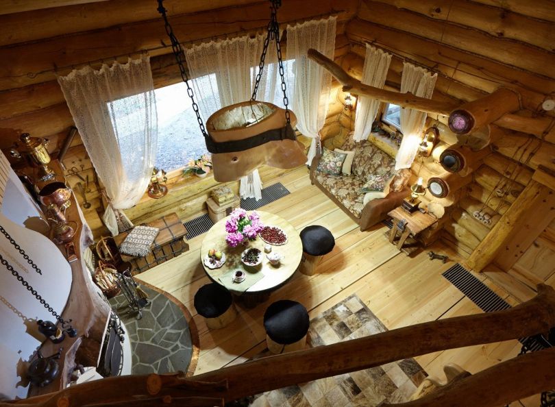Альпийский интерьер дома из клееного бруса в стиле шале