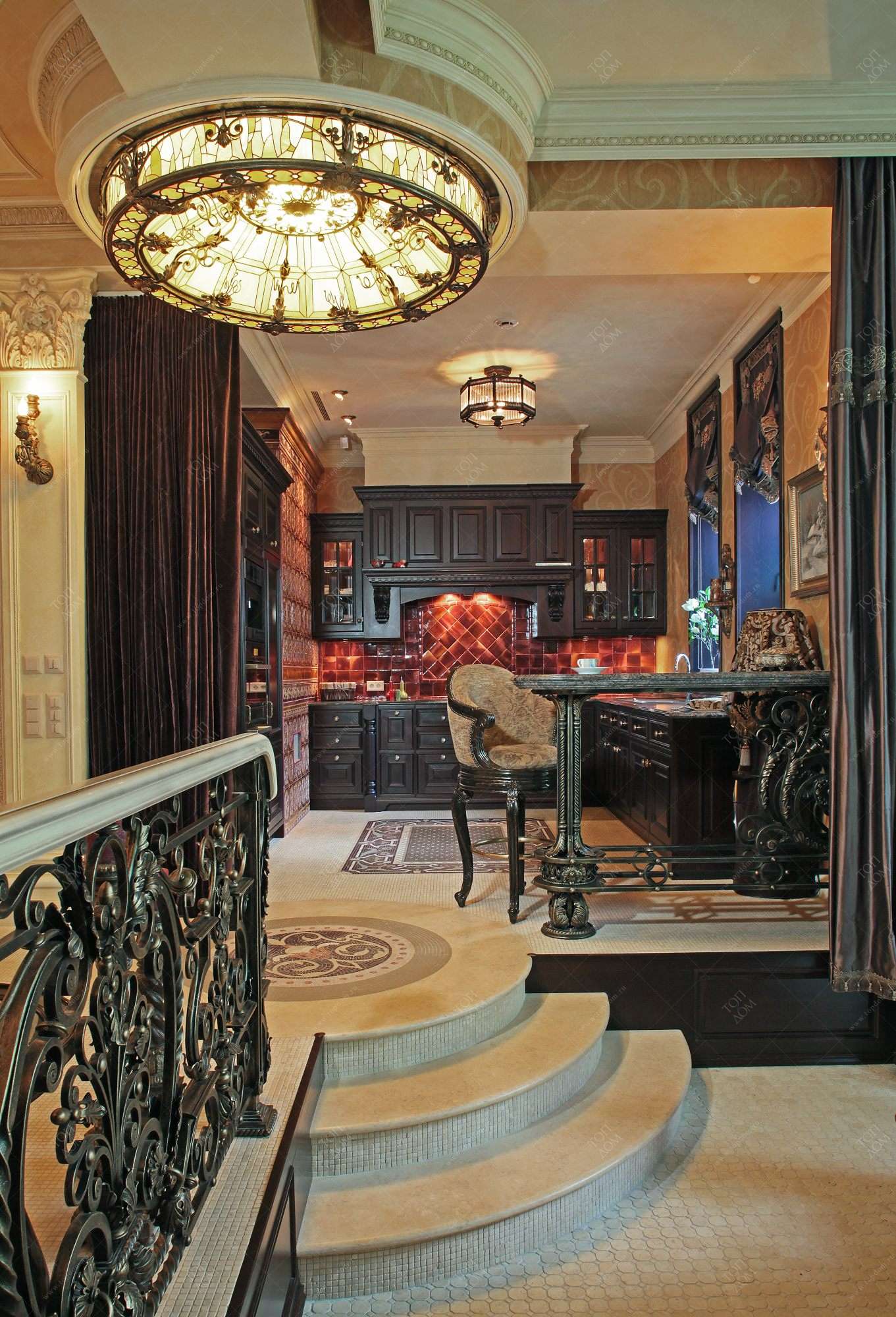интерьер гостиной в классическом стиле с темной мебелью фото