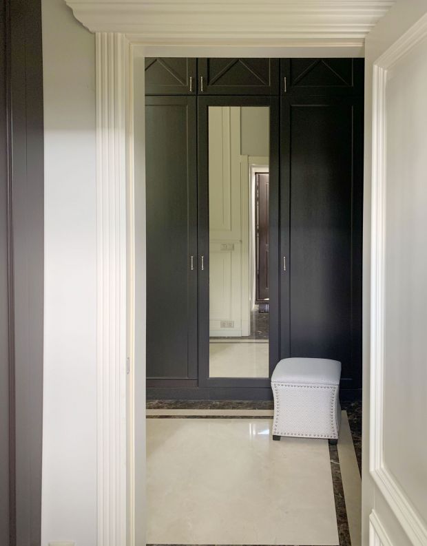 Бежевые и белые оттенки в дизайне спальни