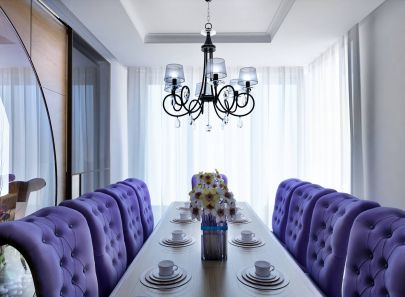 Фиолетовый дизайн интерьера столовой