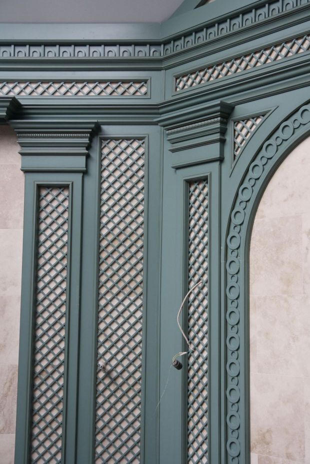 Отделка крашенным деревом