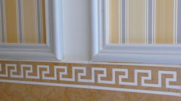 Отделка стены камнем