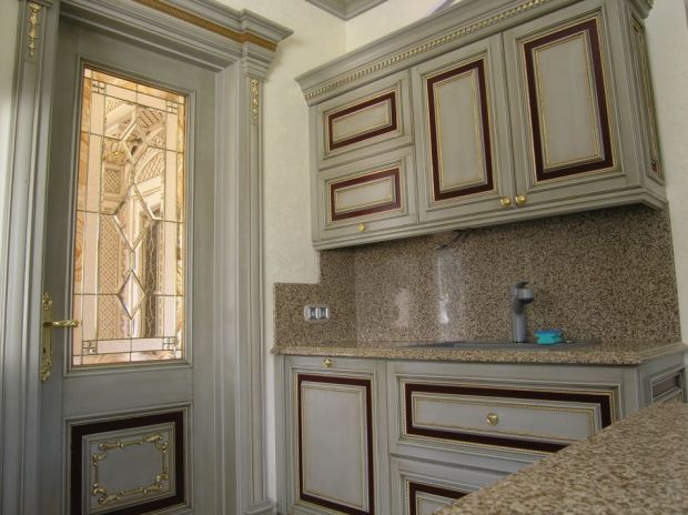 Гранитная отделка кухни