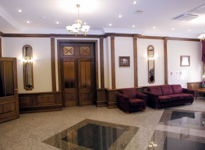 Фото дизайна интерьера вестибюля гостиницы в классическом стиле