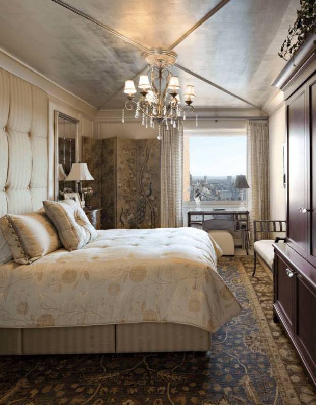 Блестящий потолок в интерьере