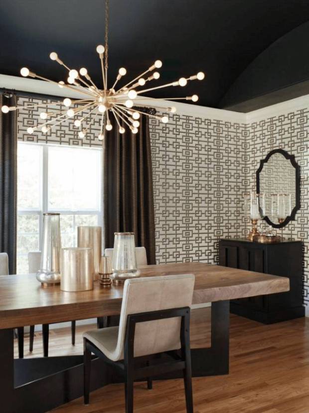 Черный потолок в столовой