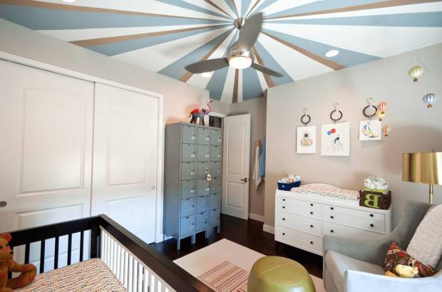 Трехцветный рисунок на потолке