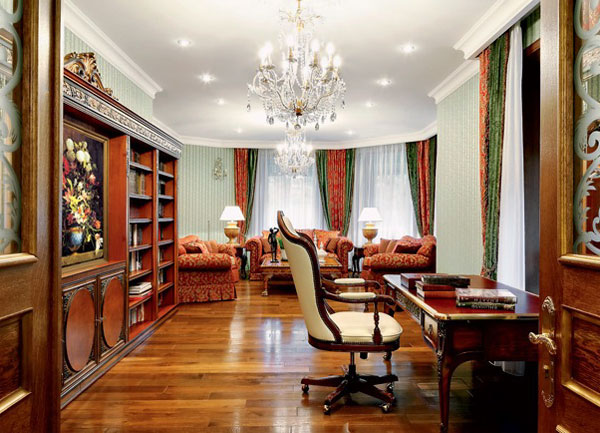 Доска из массива в кабинете