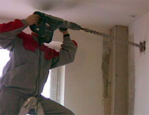 Бурение отверстия в несущей стене