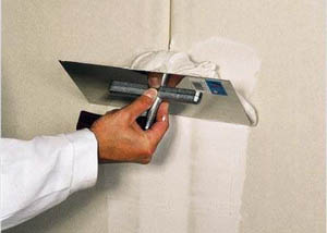 Нанесение шпатлевки