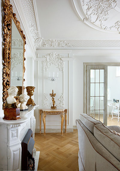 Лепнина из полимеров в гостиной