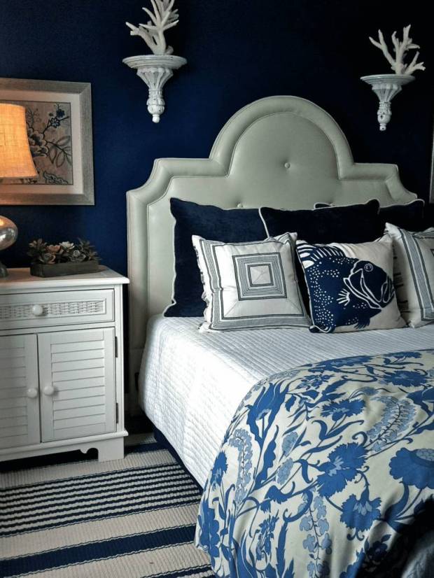 Индиго в интерьере спальни