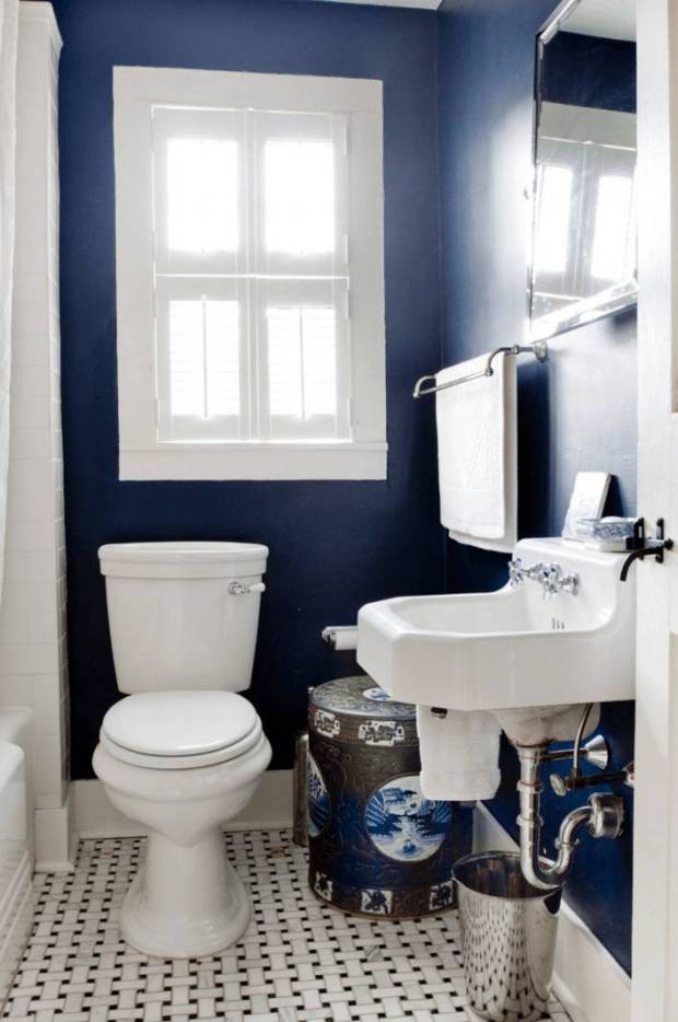 Индиго в интерьере туалета