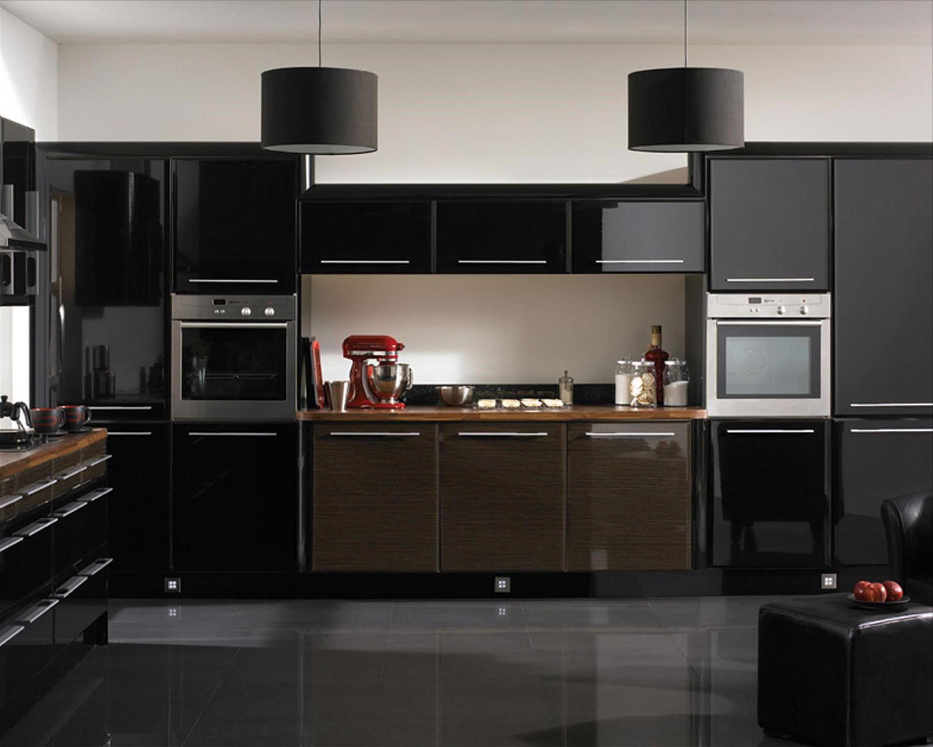 Кухня черный верх. Черные кухни. Черный кухонный гарнитур. Черная современная кухня. Современный кухонный гарнитур.